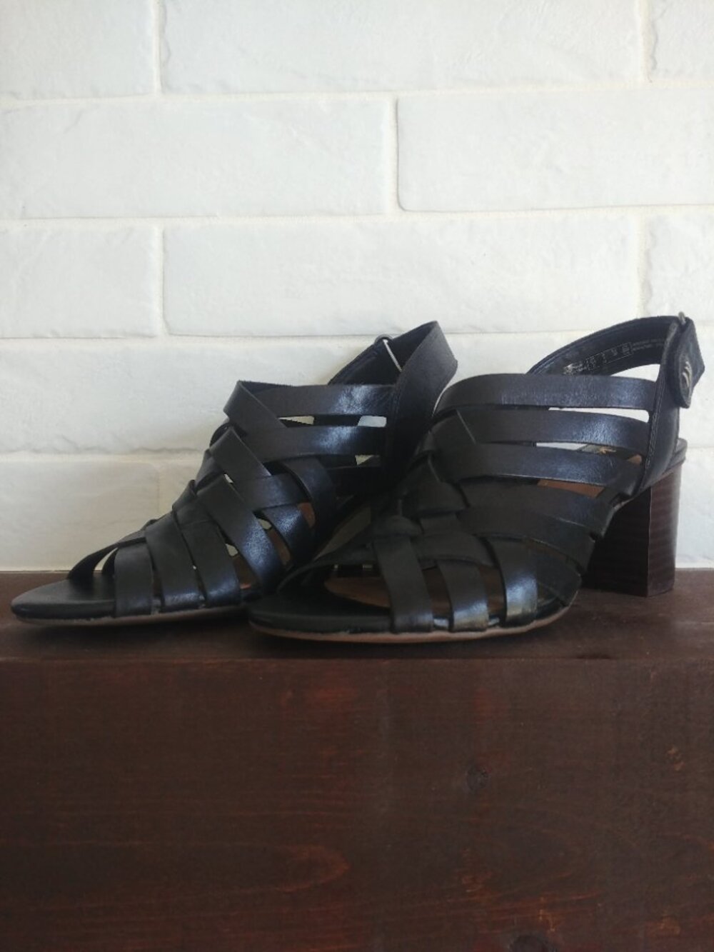 Clarks size 6 black leather sandals stacked chunky block brown heels ankle strap